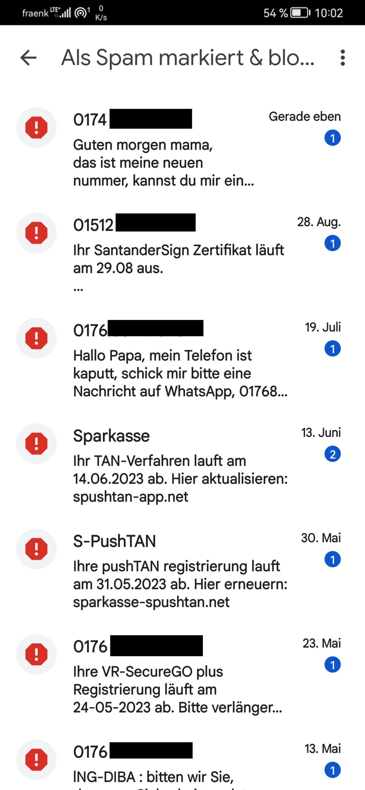 Smartphone mit betrügerischer SMS als Warnung vor Vorkasse-Betrug – wer Geld an Betrüger überwiesen hat, sollte sofort Anzeige erstatten